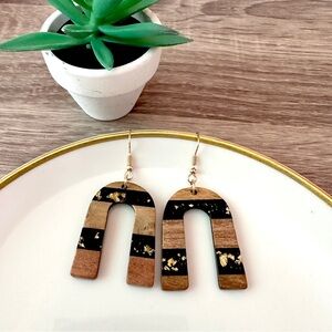2/$30🌵 Wood & Resin Arch Earrings Black & Gold Splatter Jewelry NEW Dangle Boho